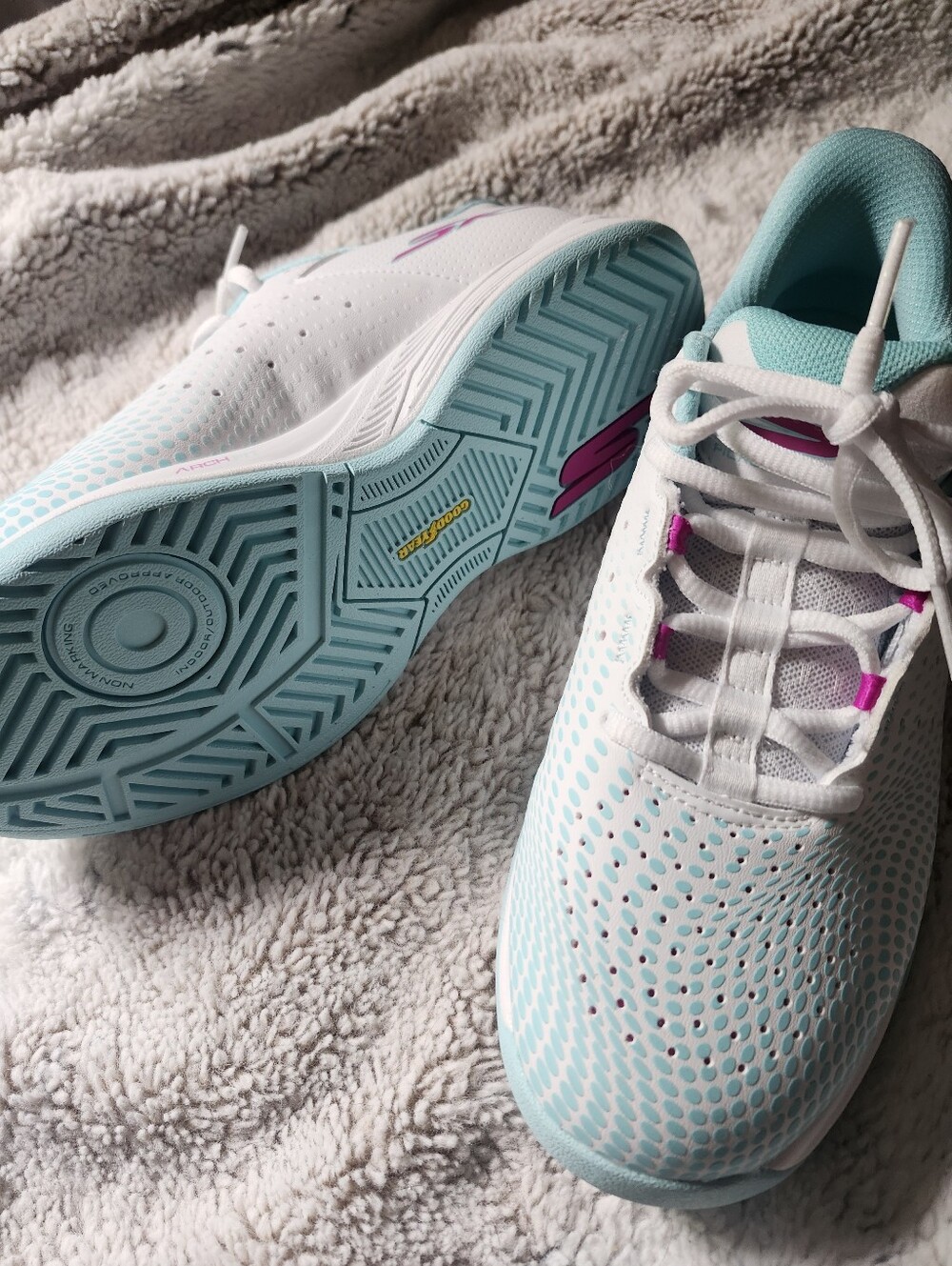 Womens Size 8 Sketchers - Picture 3 of 6